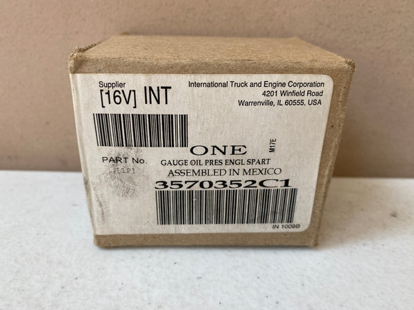 3570352C1 International Oil Pressure Gauge p011