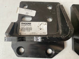 D62-6124R & D62-6108 PACCAR ISX-12 REAR RIGHT AND LEFT ENGINE LEG MOUNT SET p037